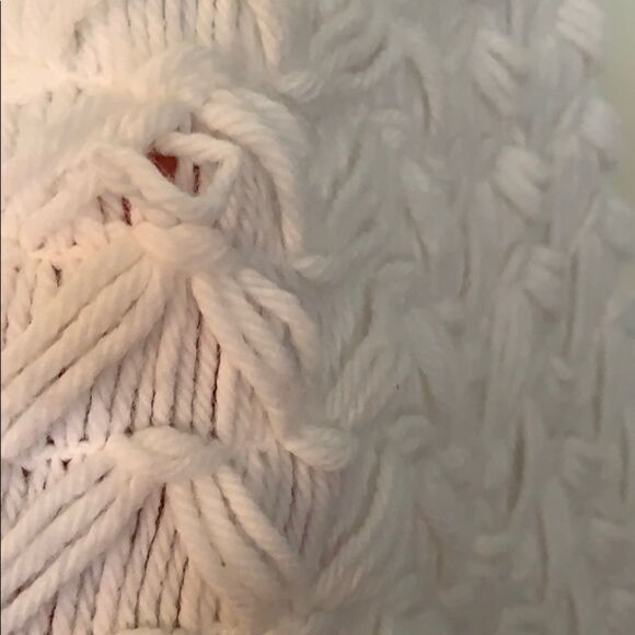VTG 60s/70s white knit yarn poncho/cape - Picture 6 of 7